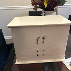 Elegant Cream Jewelry Organizer with Silver Accents
